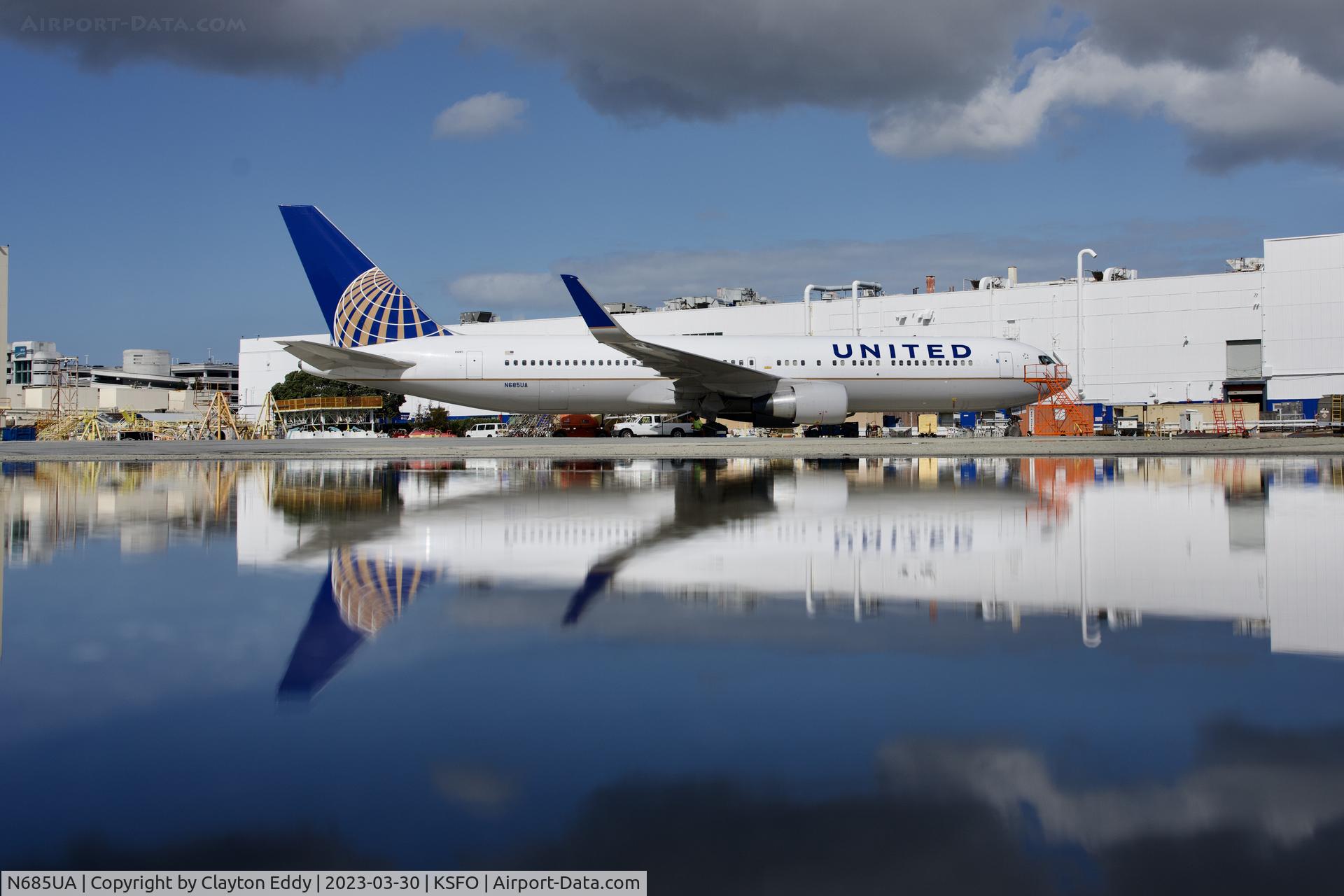 N685UA, 2002 Boeing 767-3CB C/N 33467, SFO 2023.