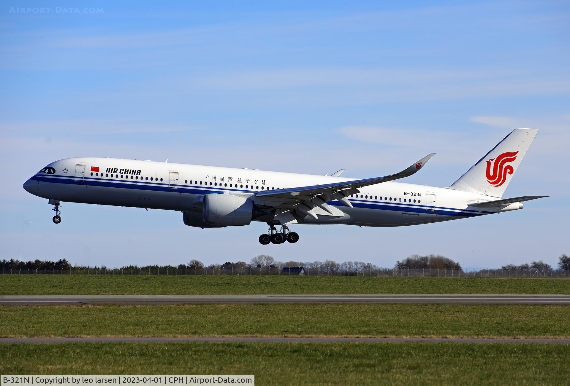 B-321N, 2020 Airbus A350-941 C/N 458, Copenhagen 1.4.2023 L/D R-04L
