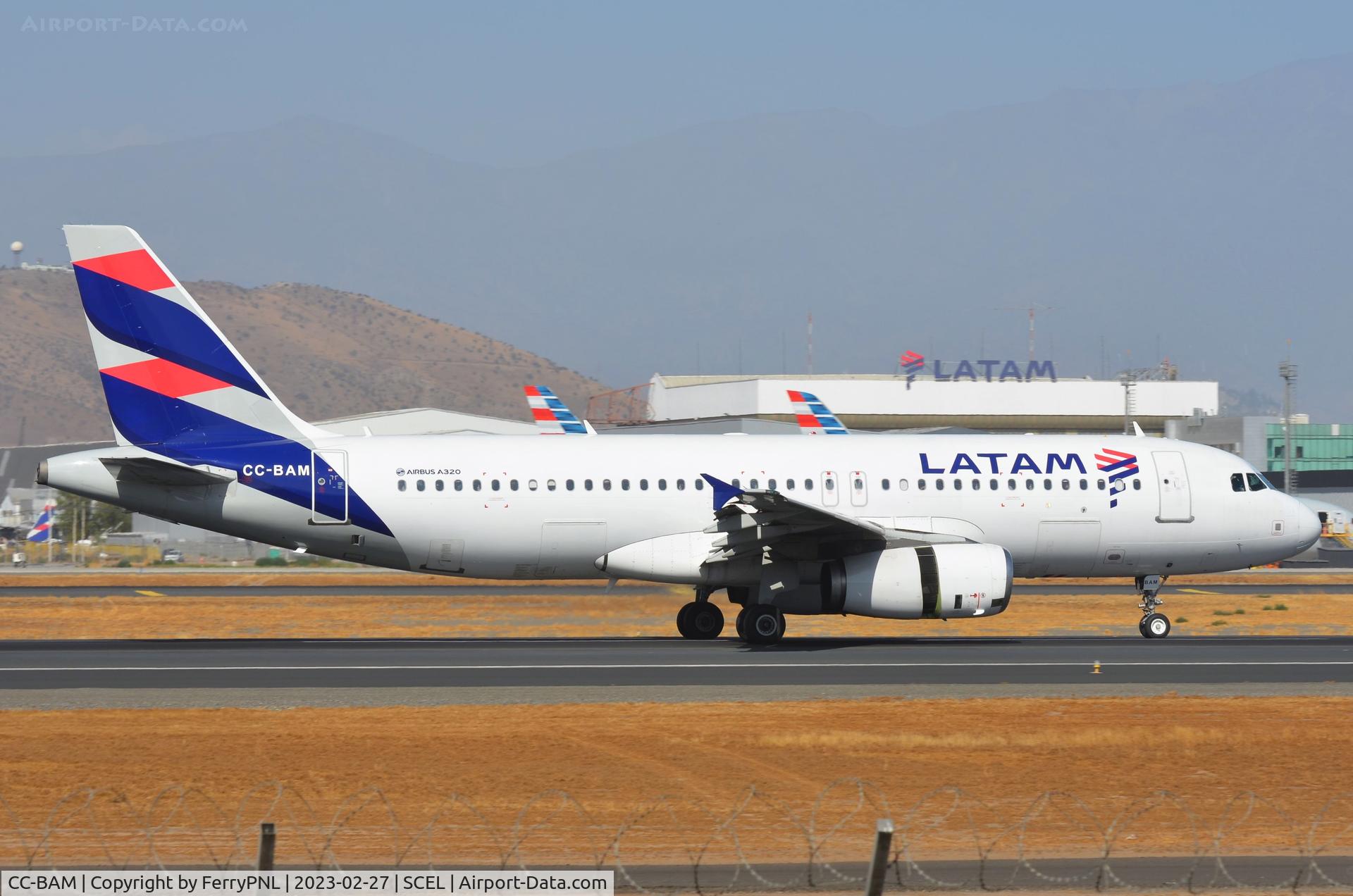 CC-BAM, 2011 Airbus A320-233 C/N 4697, Latam A320 applying reverse trust while lnding