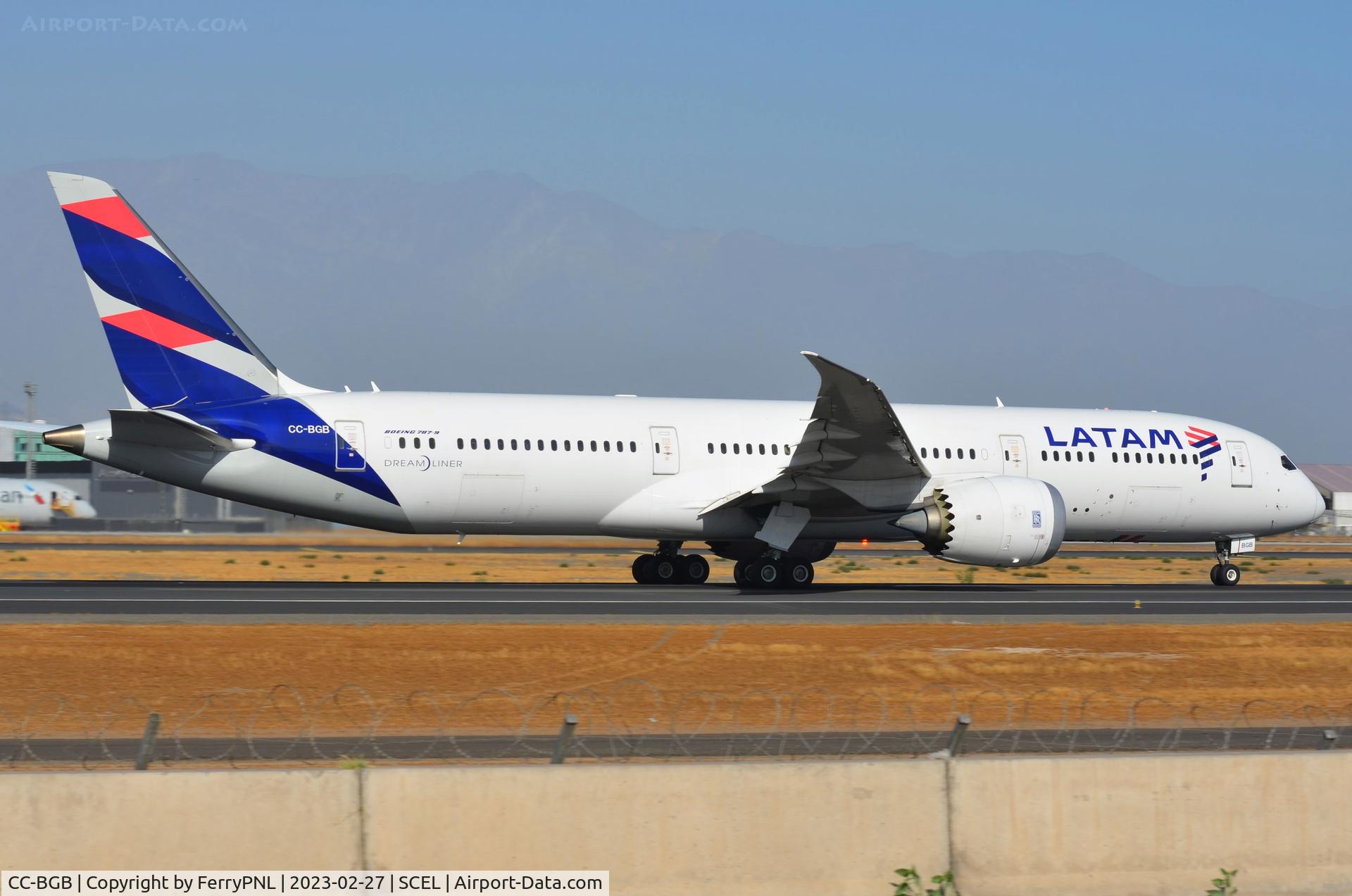 CC-BGB, 2014 Boeing 787-916 Dreamliner Dreamliner C/N 35318, Latam B789 departing its base