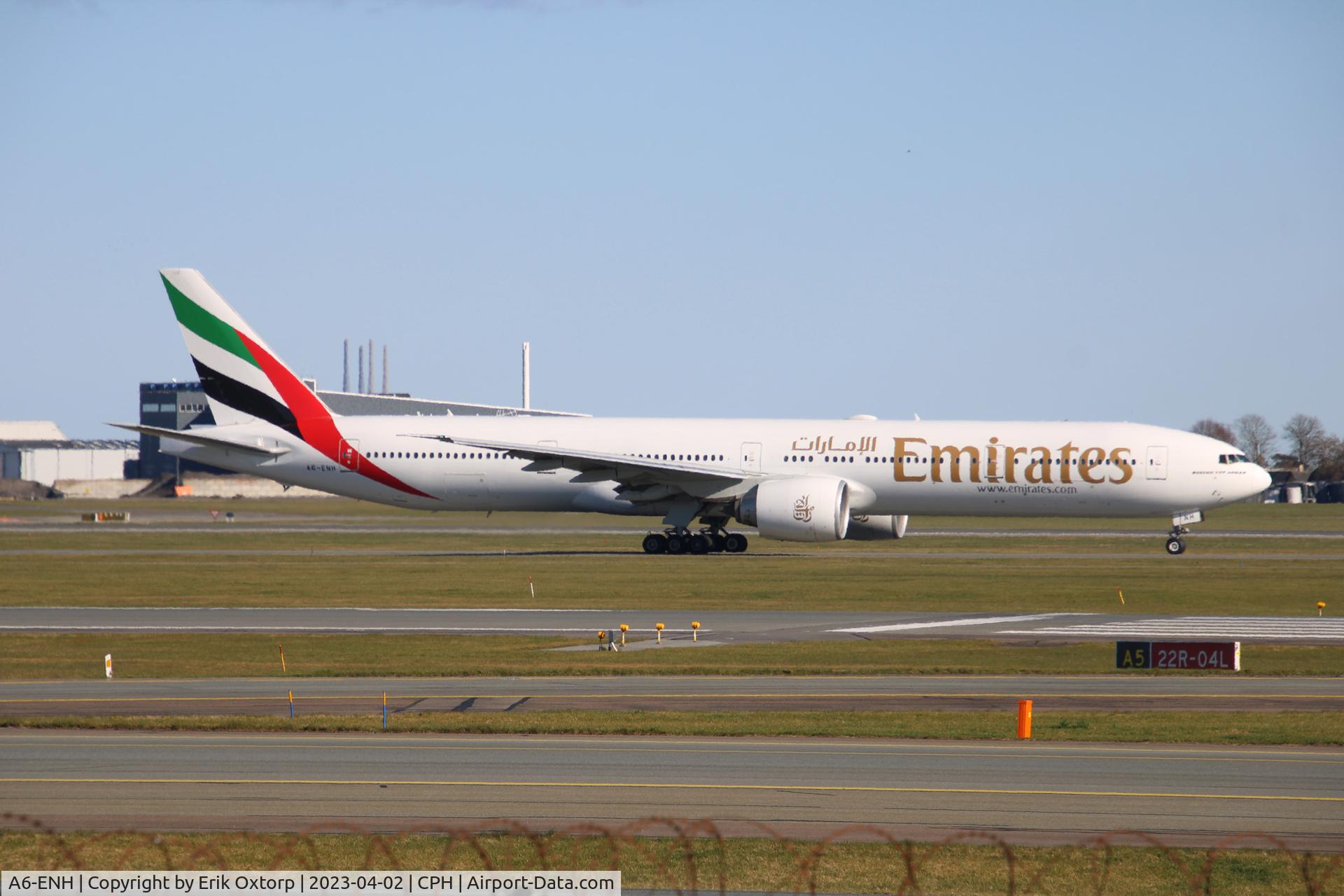 A6-ENH, 2013 Boeing 777-31H/ER C/N 41086, A6-ENH taxi for takeoff rw 04R