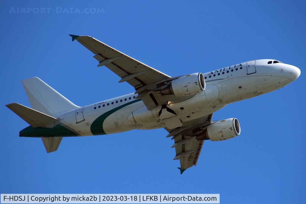 F-HDSJ, 2008 Airbus A319-112 C/N 3727, Take off