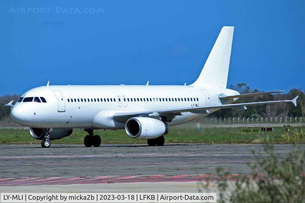 LY-MLI, 2009 Airbus A320-232 C/N 3771, Taxiing