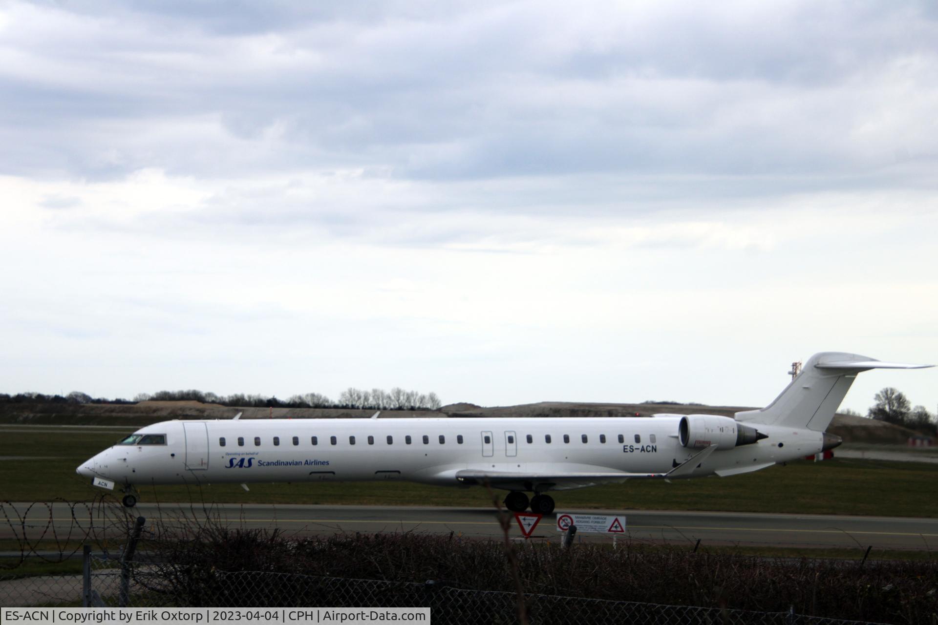 ES-ACN, 2009 Bombardier CRJ-900LR (CL-600-2D24) C/N 15237, ES-ACN landed r/w 04N