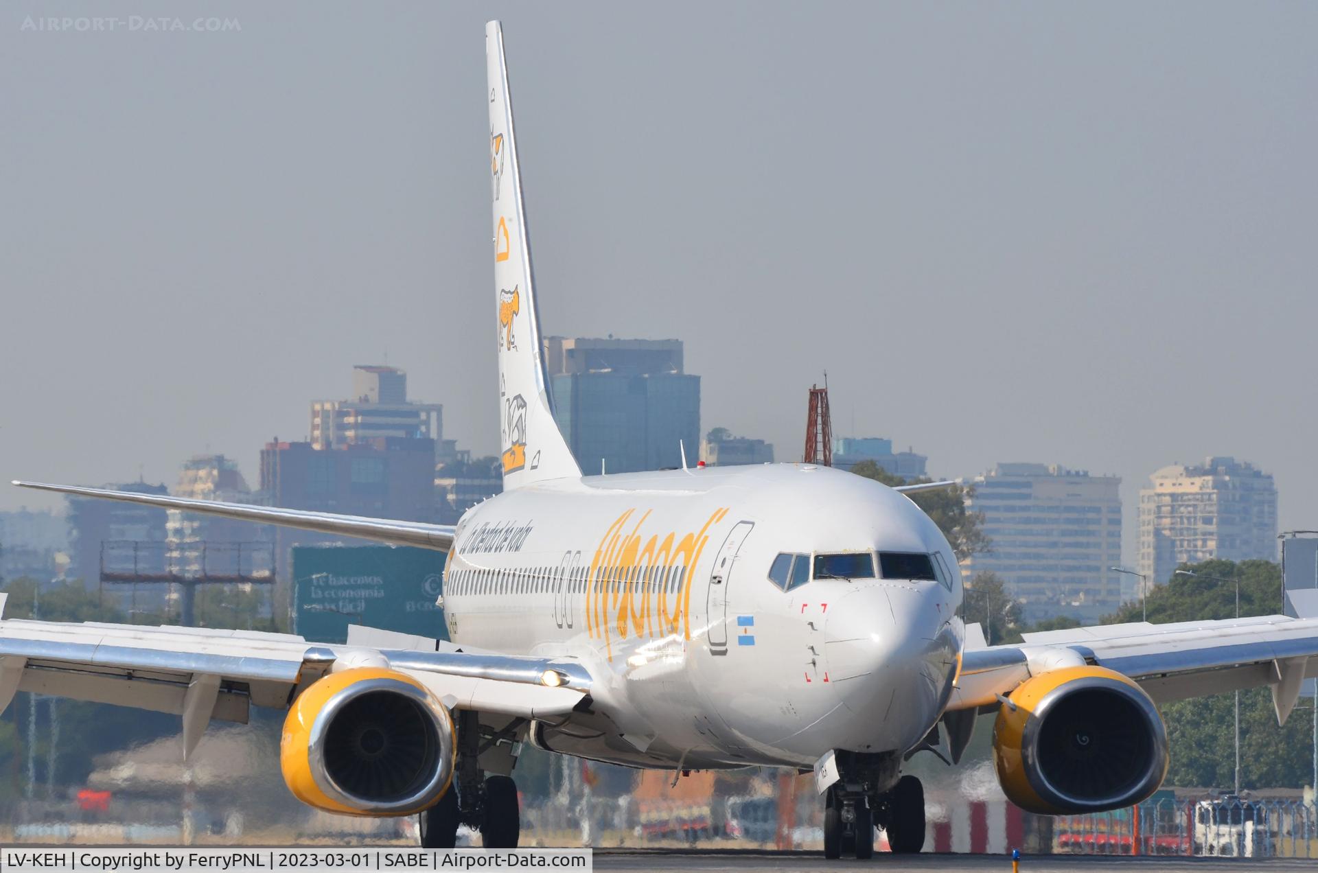 LV-KEH, 2010 Boeing 737-8U3 C/N 30150, Bondi B738 rolling of the runway
