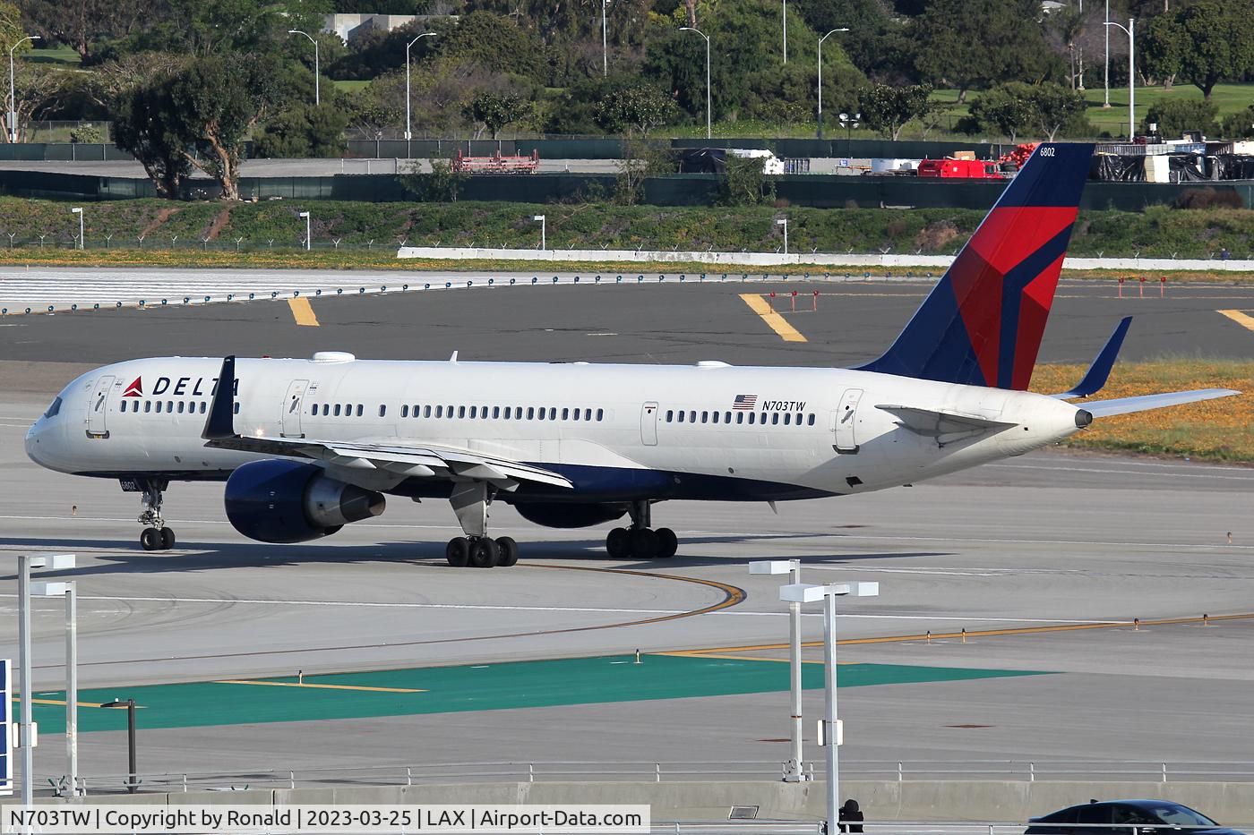 N703TW, 1996 Boeing 757-2Q8 C/N 27620, at lax