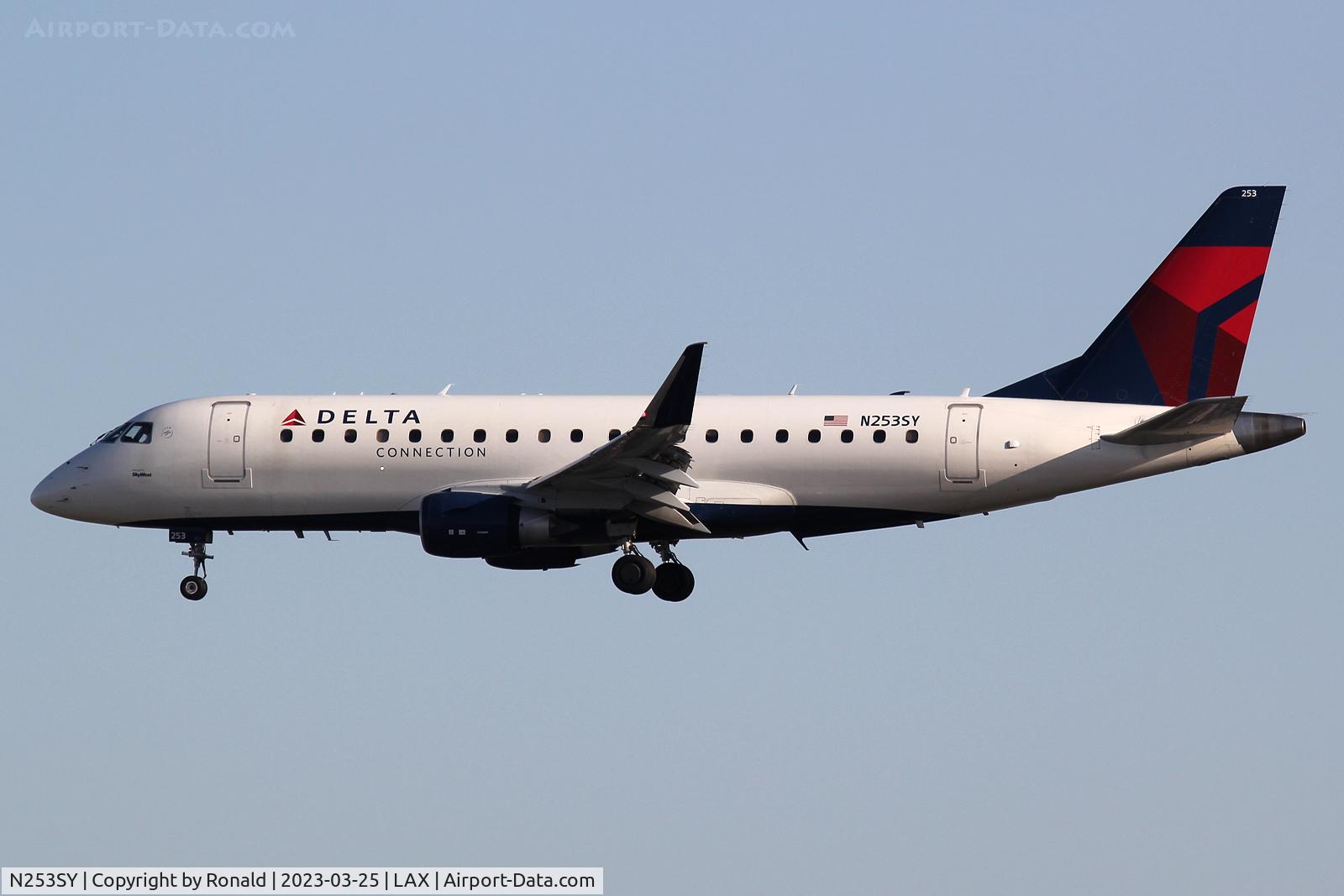 N253SY, 2016 Embraer 175LR (ERJ-170-200LR) C/N 17000620, at lax