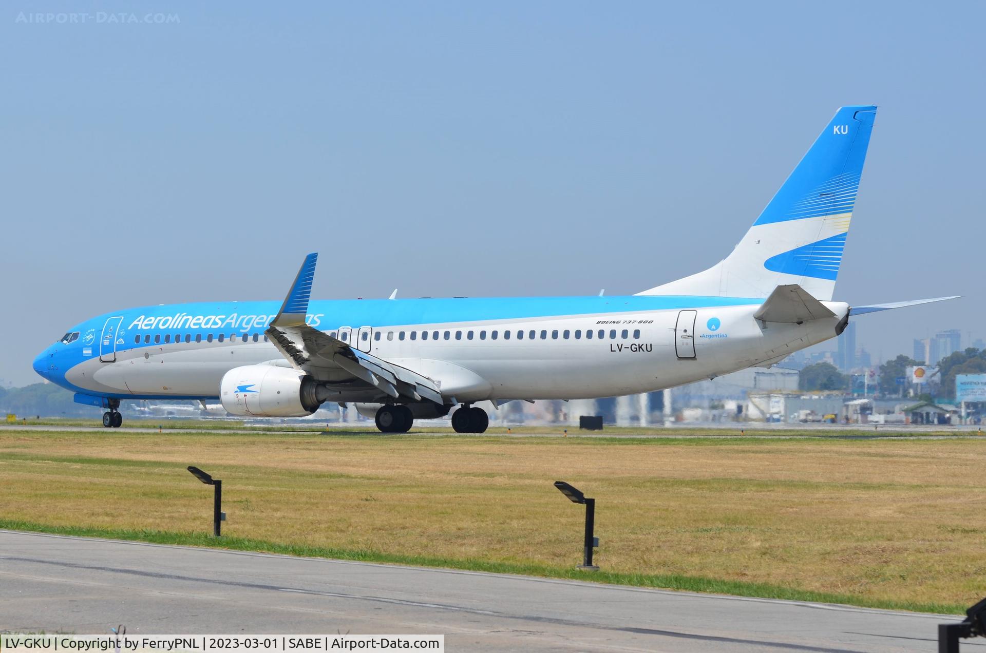 LV-GKU, 2016 Boeing 737-887 C/N 60493, AR B738 departing the runway after arrival