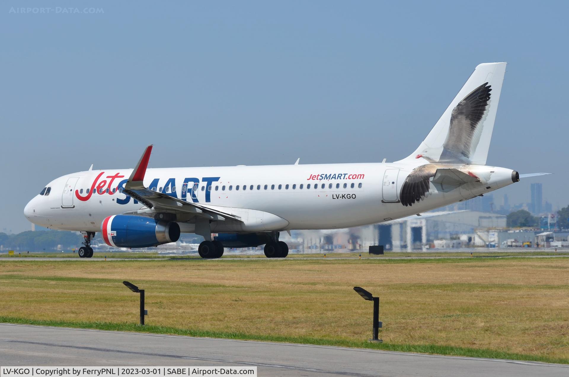 LV-KGO, 2017 Airbus A320-232 C/N 8028, JetSmart A320 Gull arriving