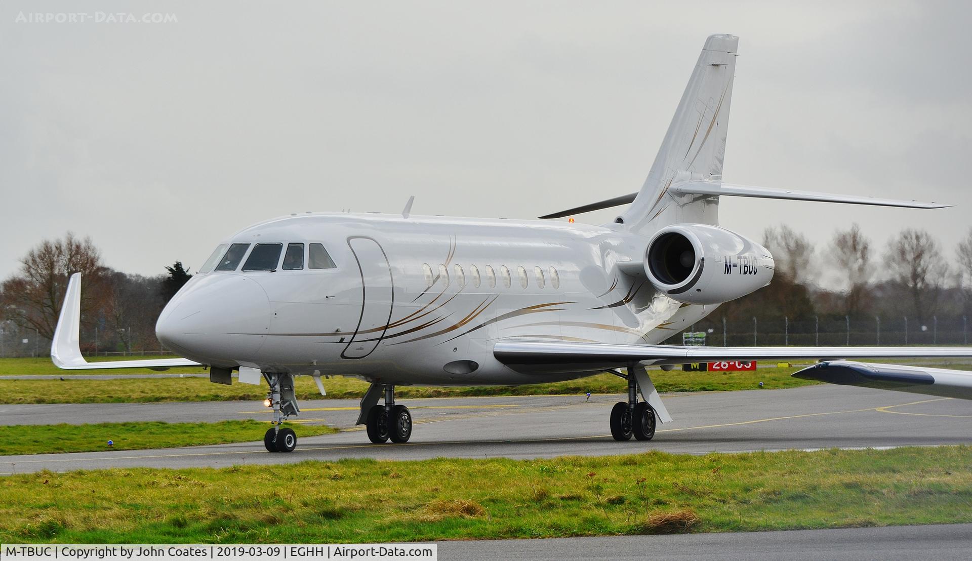 M-TBUC, 2009 Dassault Falcon 2000LX C/N 199, Taxiing on arrival