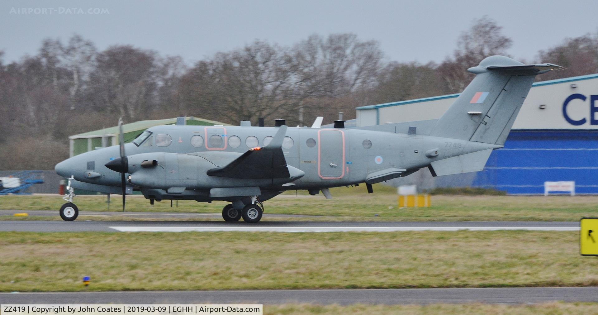 ZZ419, 2007 Hawker Beechcraft Shadow R1 (350CER) C/N FM-18, Departing off 26
