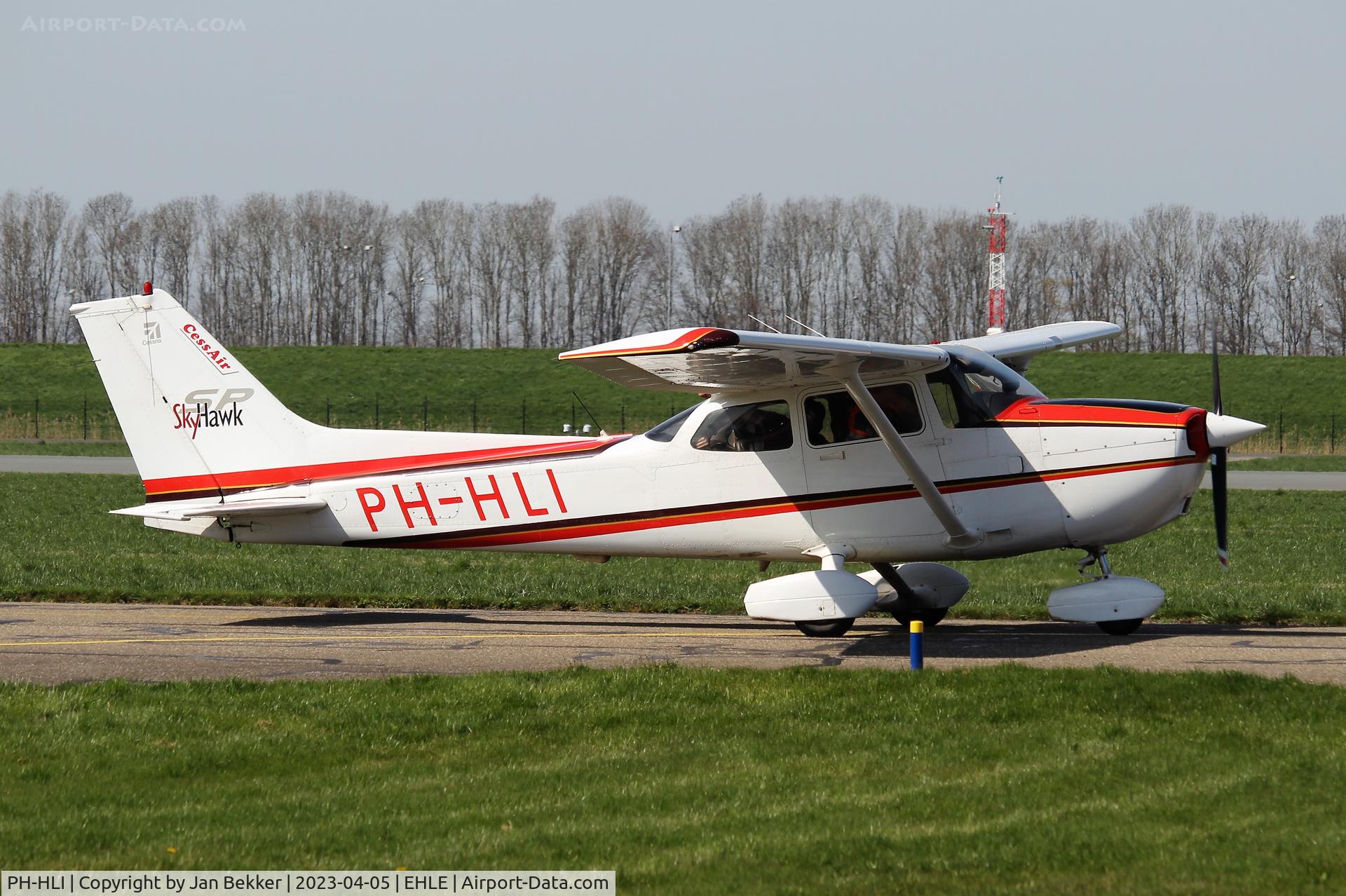 PH-HLI, 2001 Cessna 172S Skyhawk C/N 172S-8751, Lelystad Airport