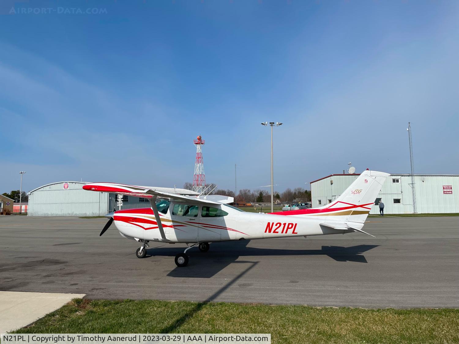 N21PL, 1984 Cessna R182 Skylane RG C/N R182-01983, 1984 Cessna R182, c/n: R18201983, Fuel stop enroute to Sun 'n Fun 2023