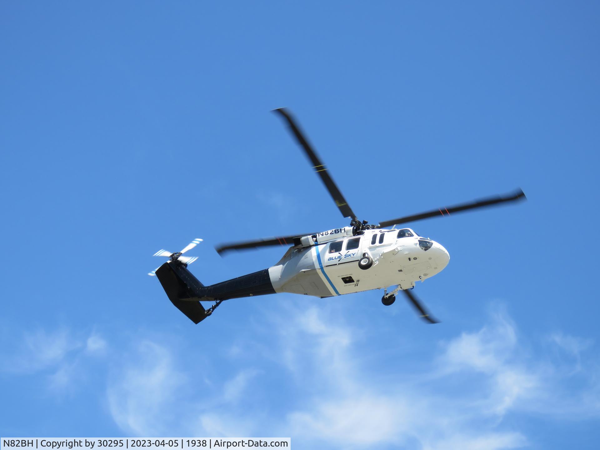 N82BH, 1979 Sikorsky UH-60A C/N 79-23270/70.087, Enroute to landing area