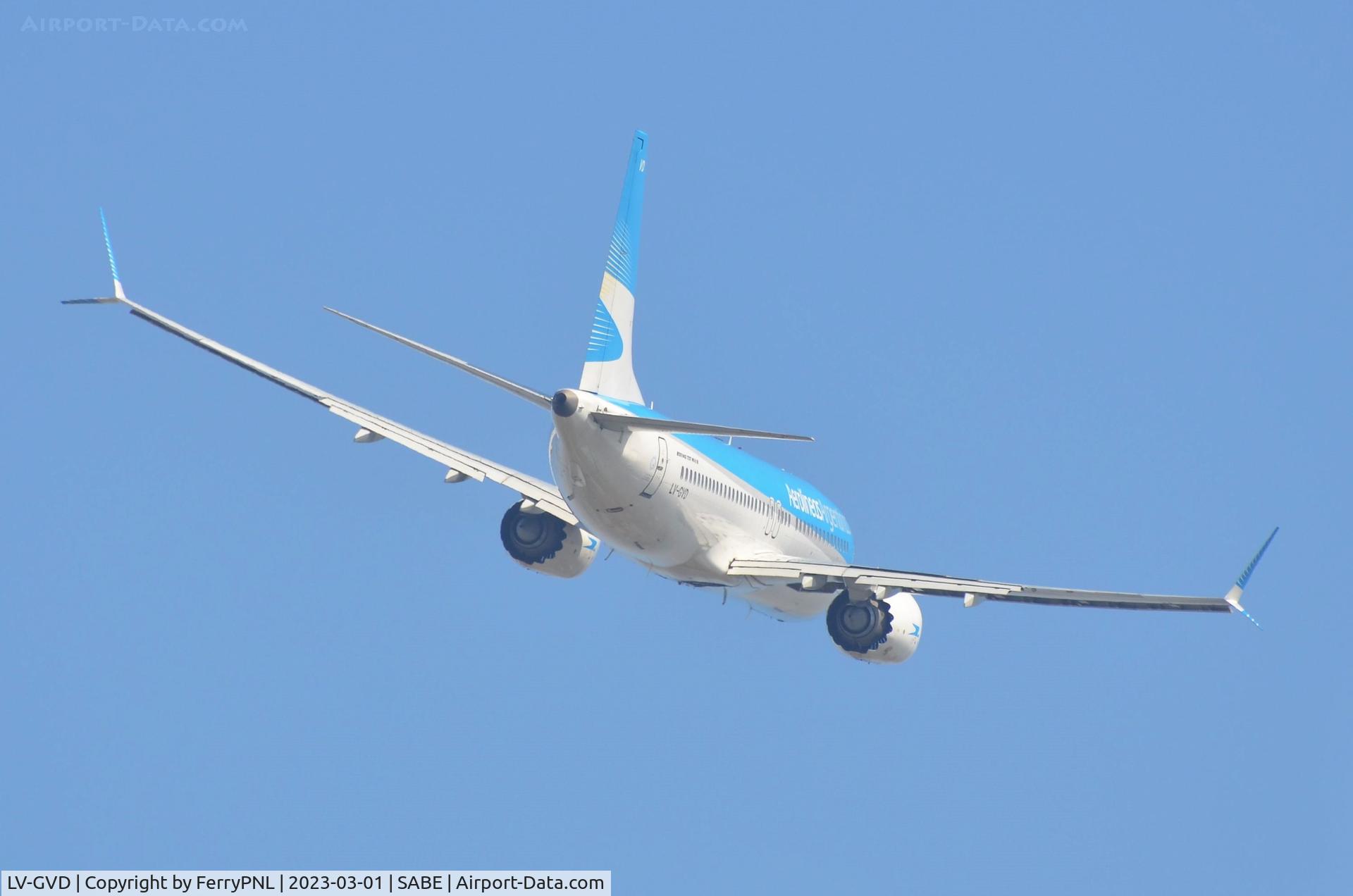 LV-GVD, 2017 Boeing 737-8 MAX C/N 64207, AR B738M banking right toward River Plate