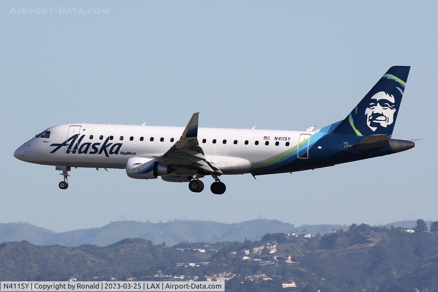 N411SY, 2022 Embraer 175LR (ERJ-170-200LR) C/N 17000907, at lax