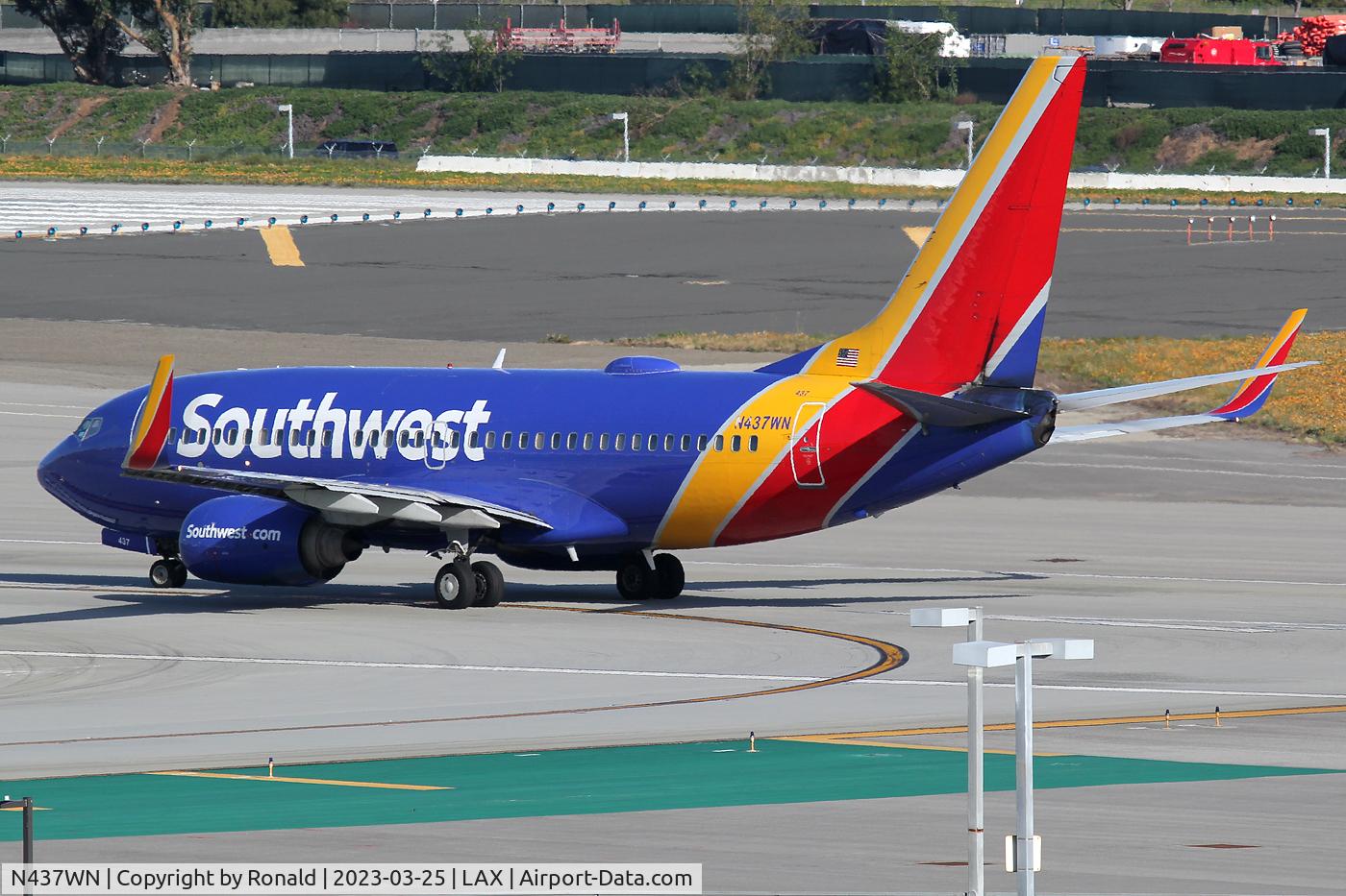 N437WN, 2003 Boeing 737-7H4 C/N 29832, at lax