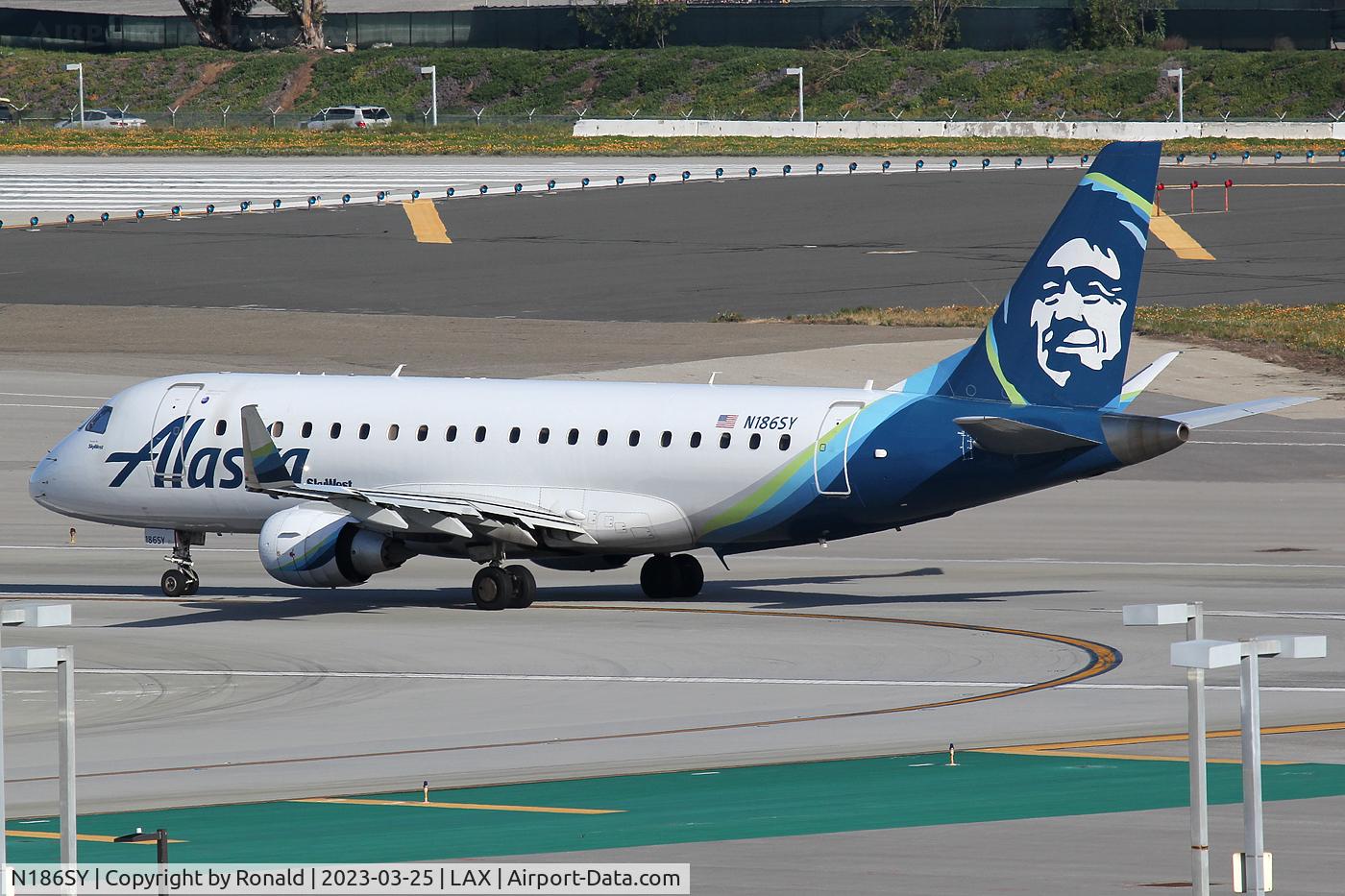 N186SY, 2016 Embraer 175LR (ERJ-170-200LR) C/N 17000606, at lax