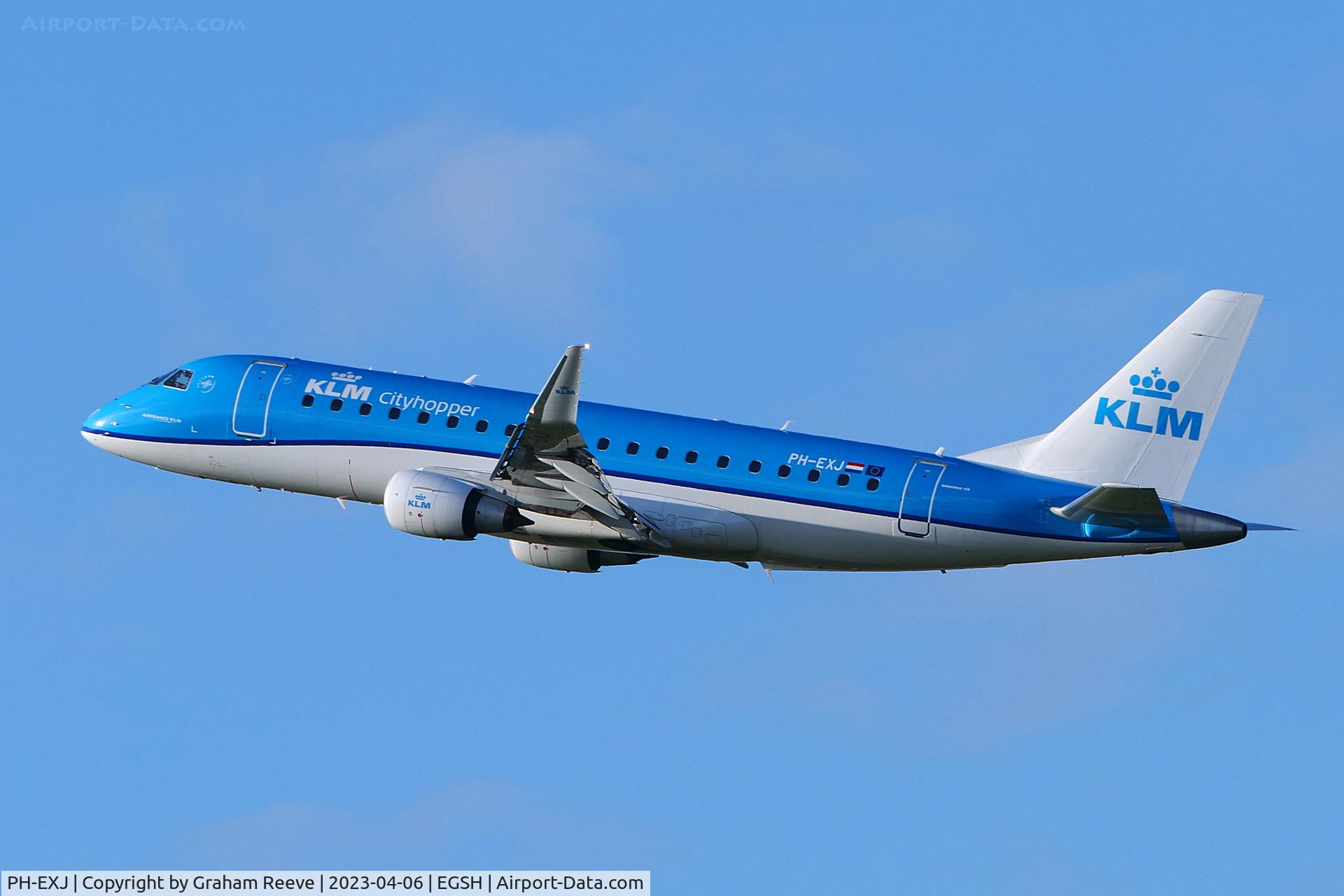 PH-EXJ, 2016 Embraer 175LR (ERJ-170-200LR) C/N 17000597, Departing from Norwich.