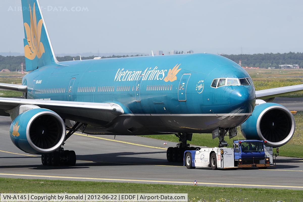 VN-A146, 2004 Boeing 777-26KER C/N 33504, at fra