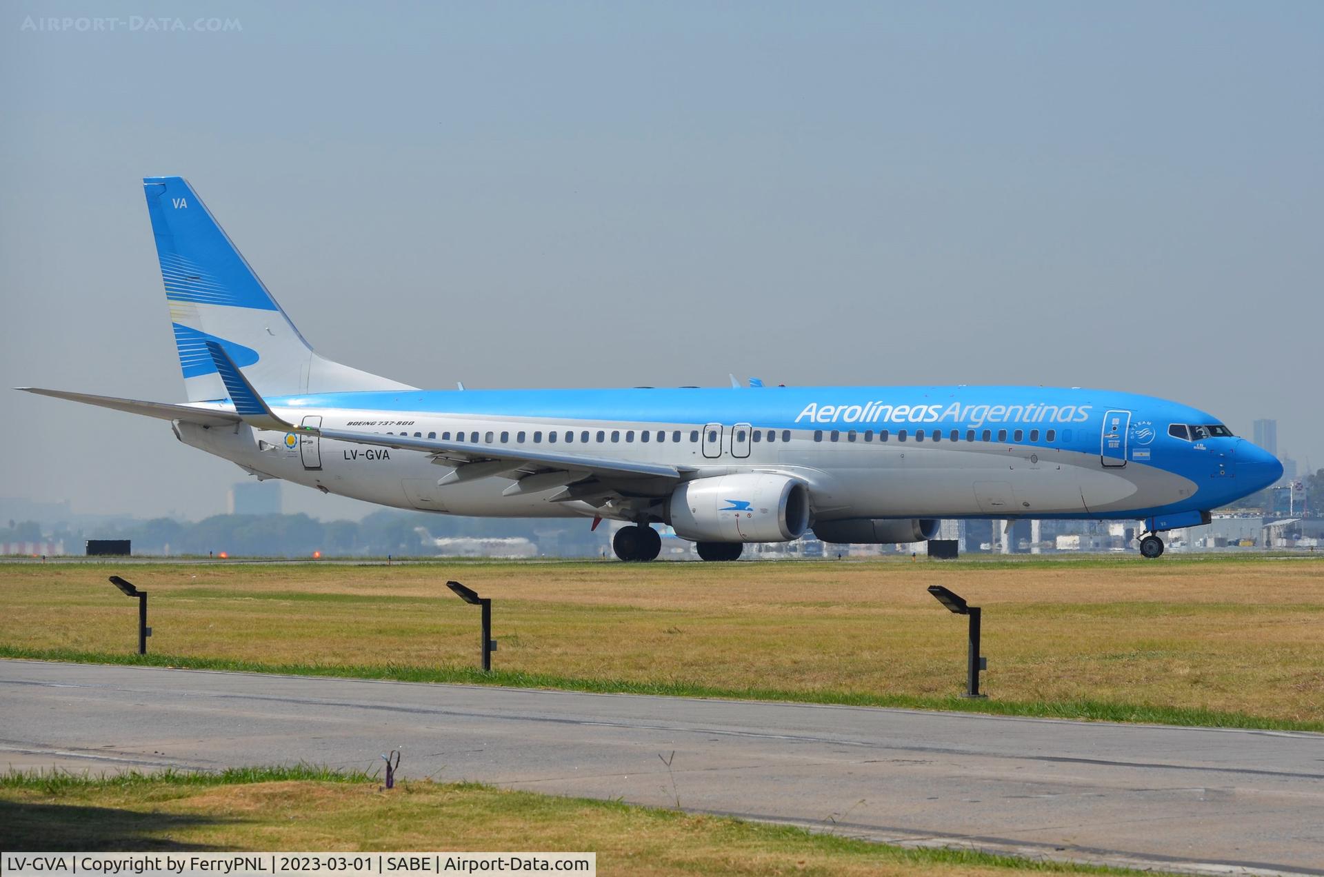 LV-GVA, 2017 Boeing 737-887 C/N 60499, AR B738 lining-up