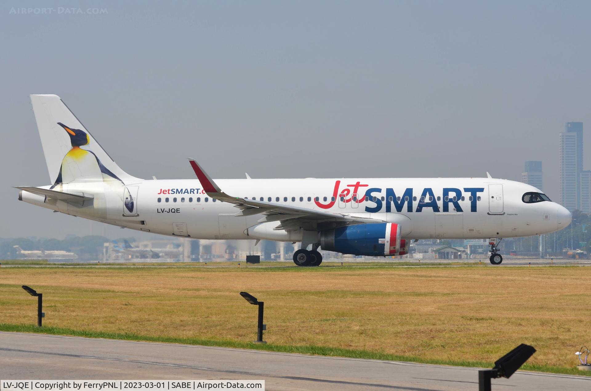 LV-JQE, 2018 Airbus A320-232 C/N 8539, JetSmart pinguin A320 departing