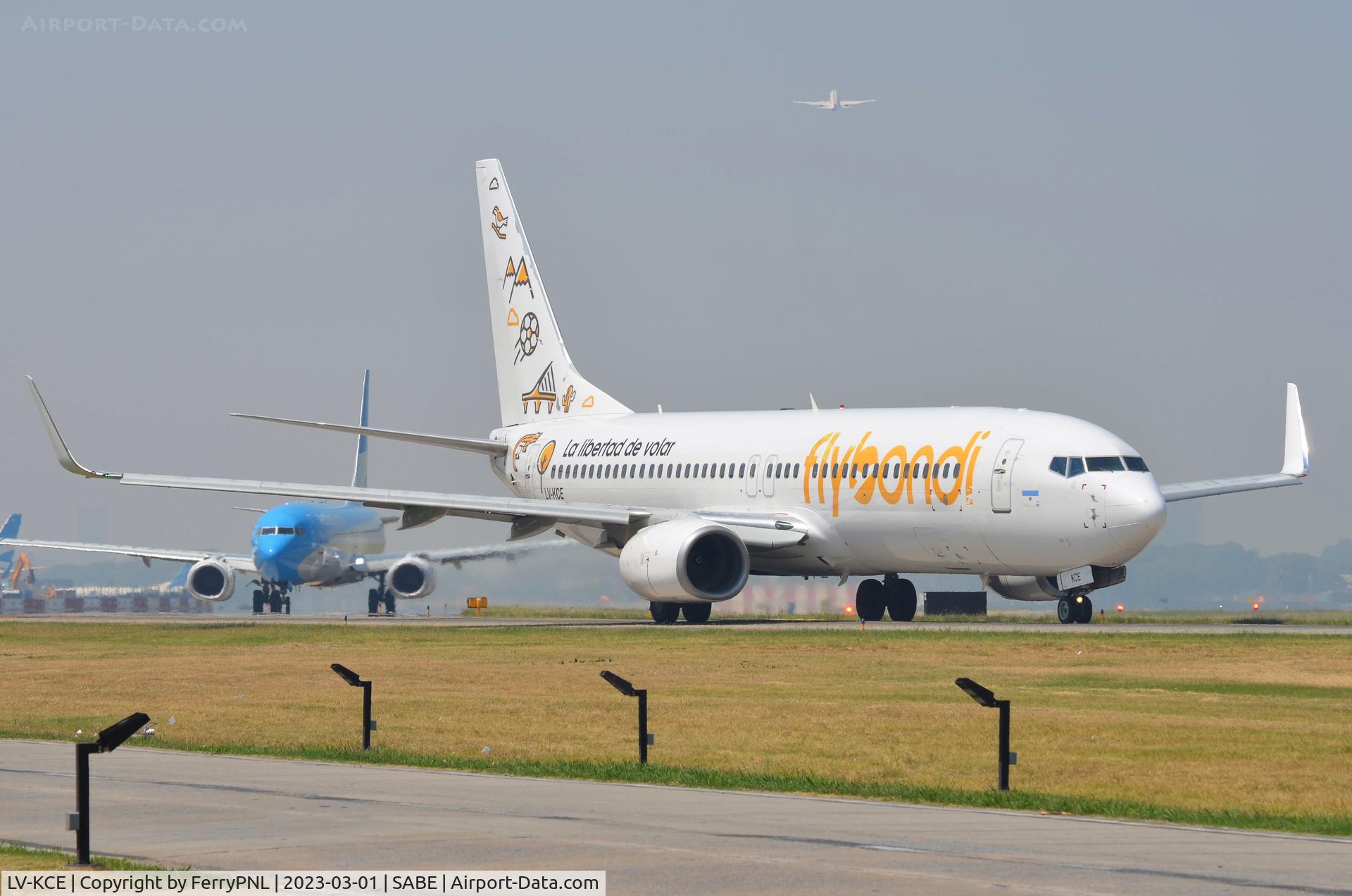 LV-KCE, 2007 Boeing 737-8Q8 C/N 30720, Flybondi B738 taxying for departure