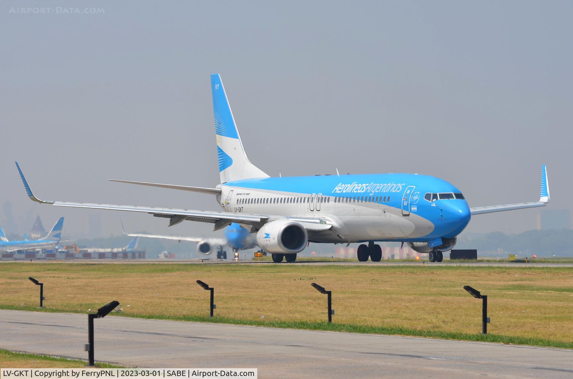 LV-GKT, 2017 Boeing 737-887 C/N 60492, AR B738