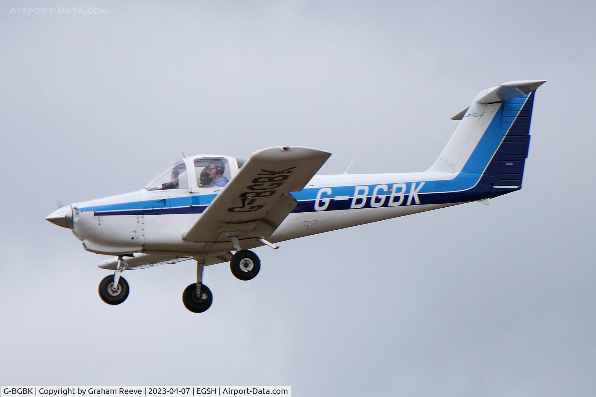 G-BGBK, 1978 Piper PA-38-112 Tomahawk Tomahawk C/N 38-78A0433, Landing at Norwich.