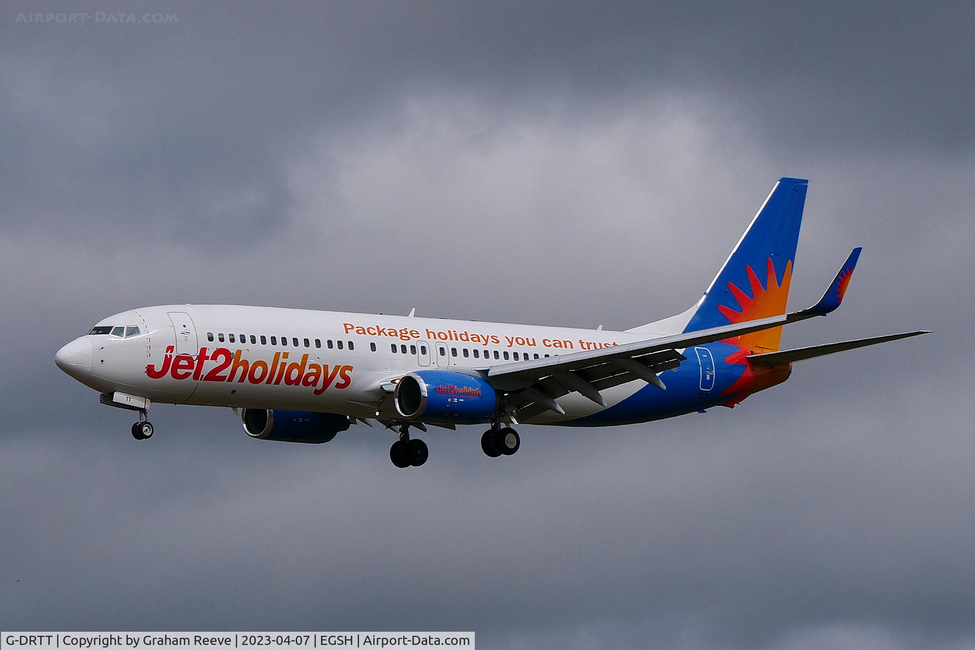 G-DRTT, 2007 Boeing 737-8Q8 C/N 30722, Landing at Norwich.