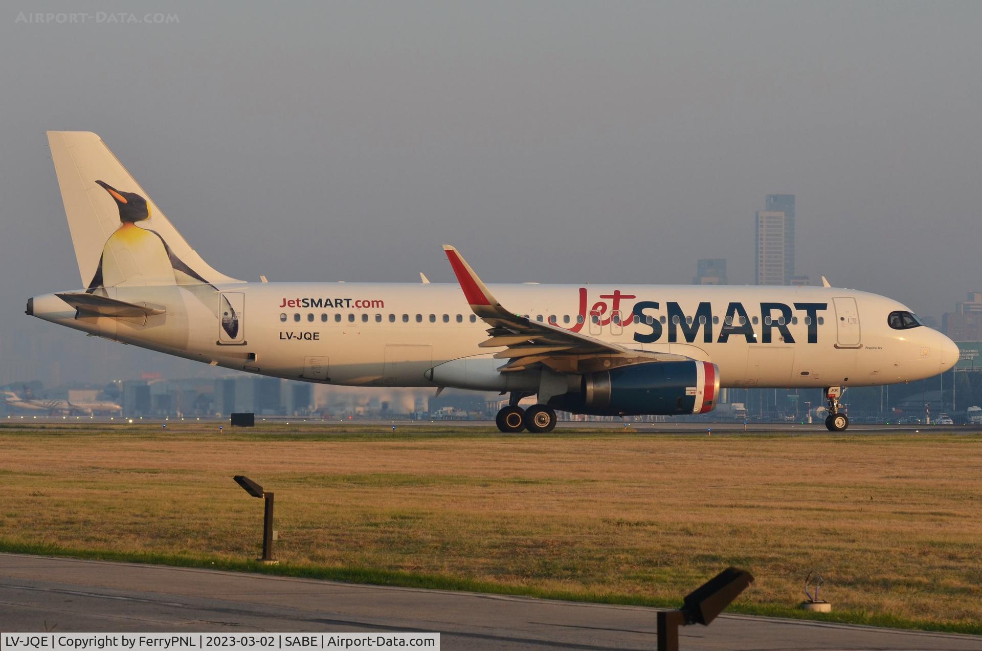 LV-JQE, 2018 Airbus A320-232 C/N 8539, Pinguino Rey clearly enjoying the last sun rays.