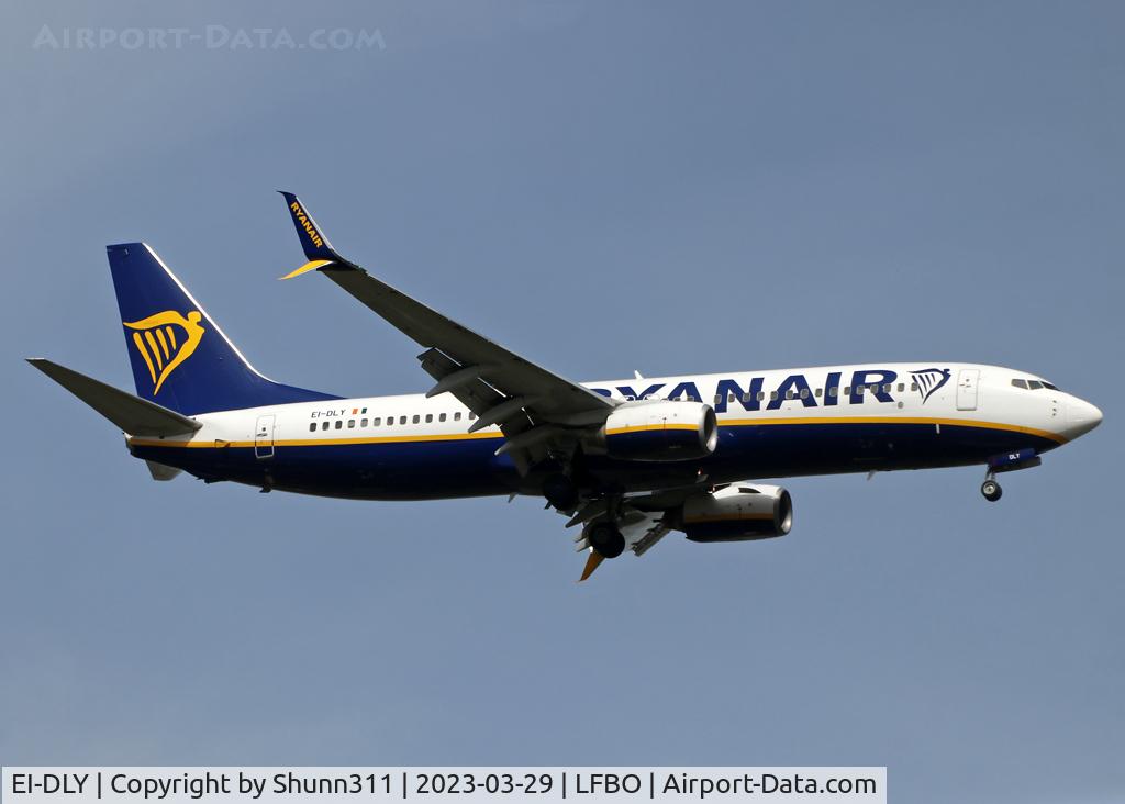 EI-DLY, 2006 Boeing 737-8AS C/N 33601, Landing rwy 14L with scimitar mounted winglets...