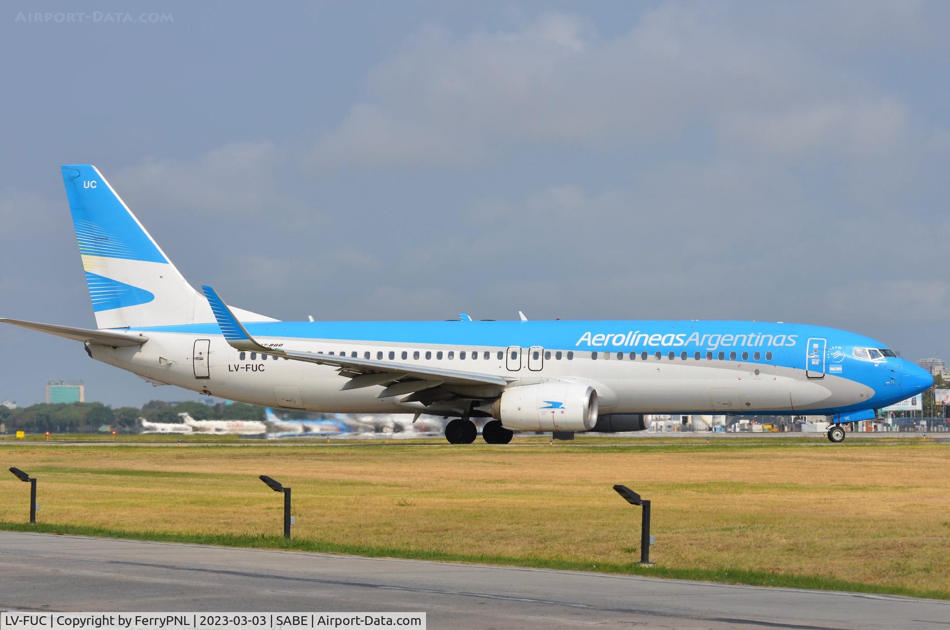 LV-FUC, 2015 Boeing 737-8SH C/N 41347, AR B738 lining-up