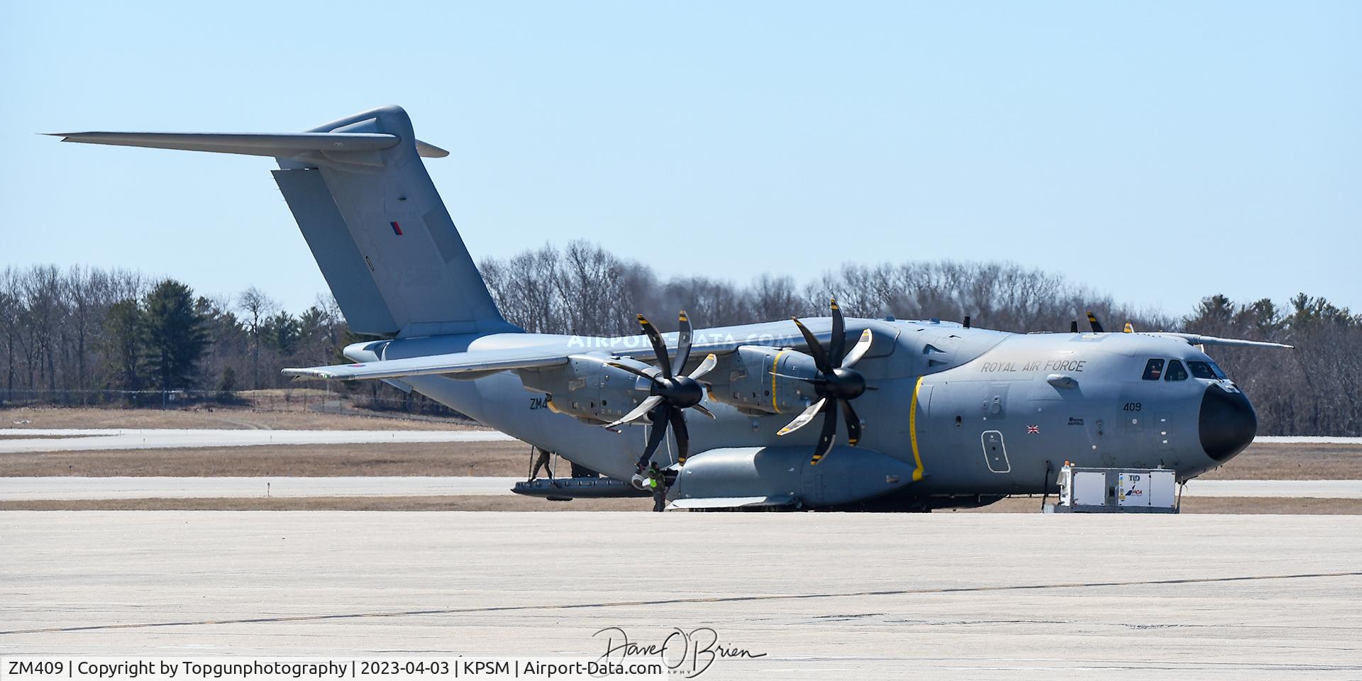 ZM409, 2016 Airbus A400M Atlas C.1 C/N 034, waiting to have something unloaded.
