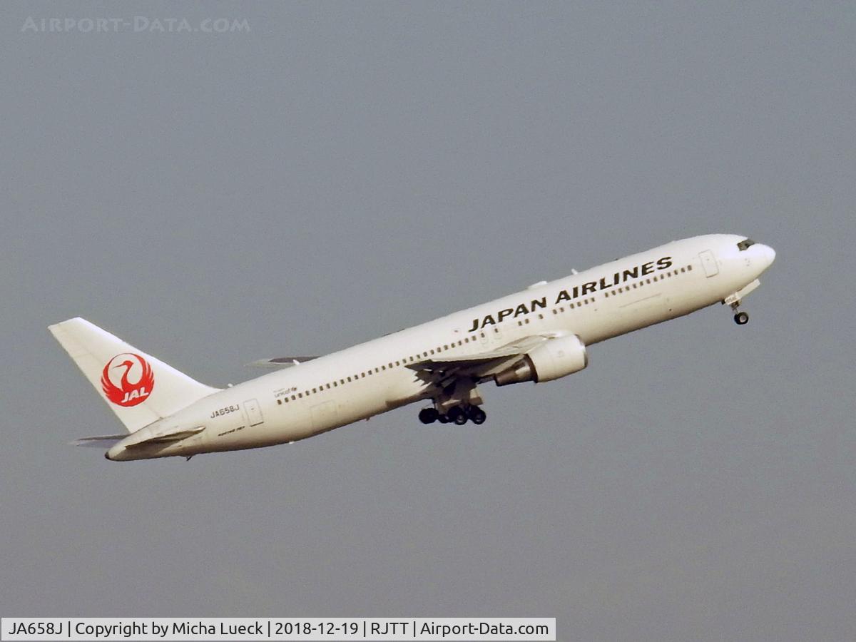 JA658J, 2011 Boeing 767-346/ER C/N 40370, At Haneda