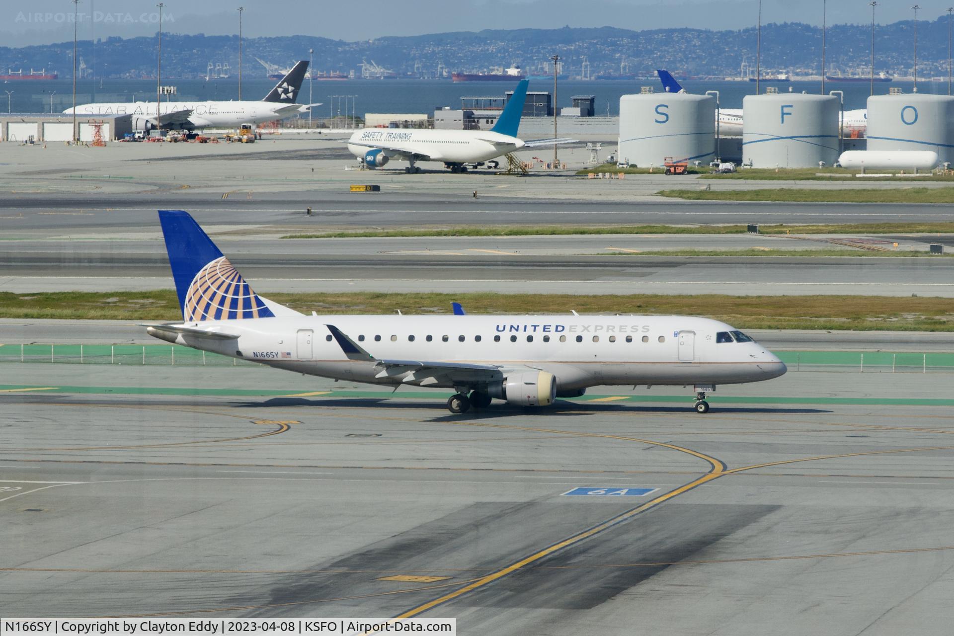 N166SY, 2016 Embraer 175LR (ERJ-170-200LR) C/N 17000615, SFO 2023.