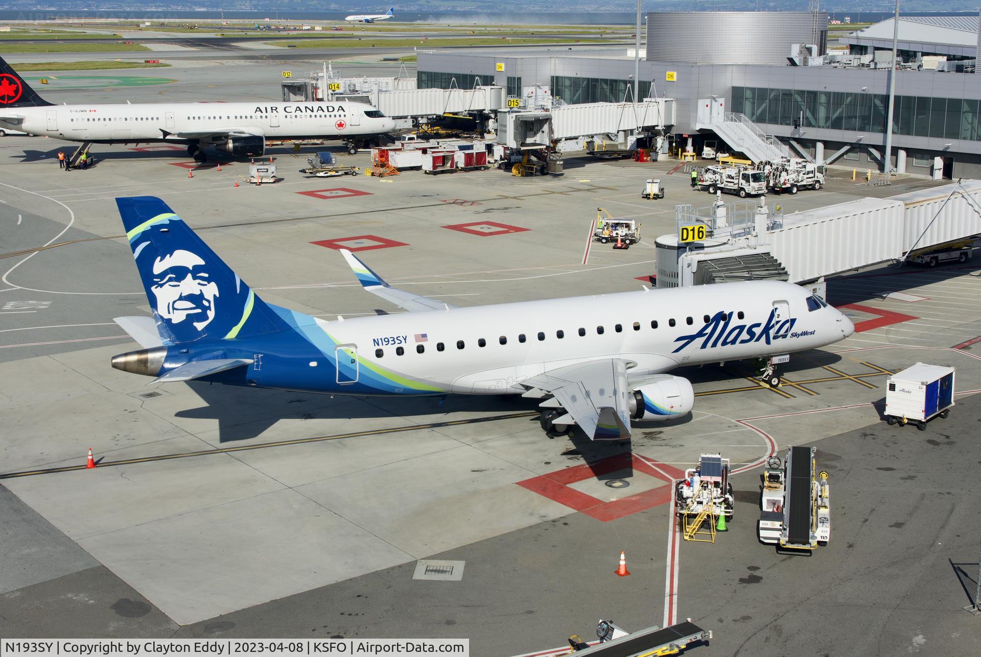 N193SY, 2017 Embraer 175LR (ERJ-170-200LR) C/N 17000690, SFO 2023.