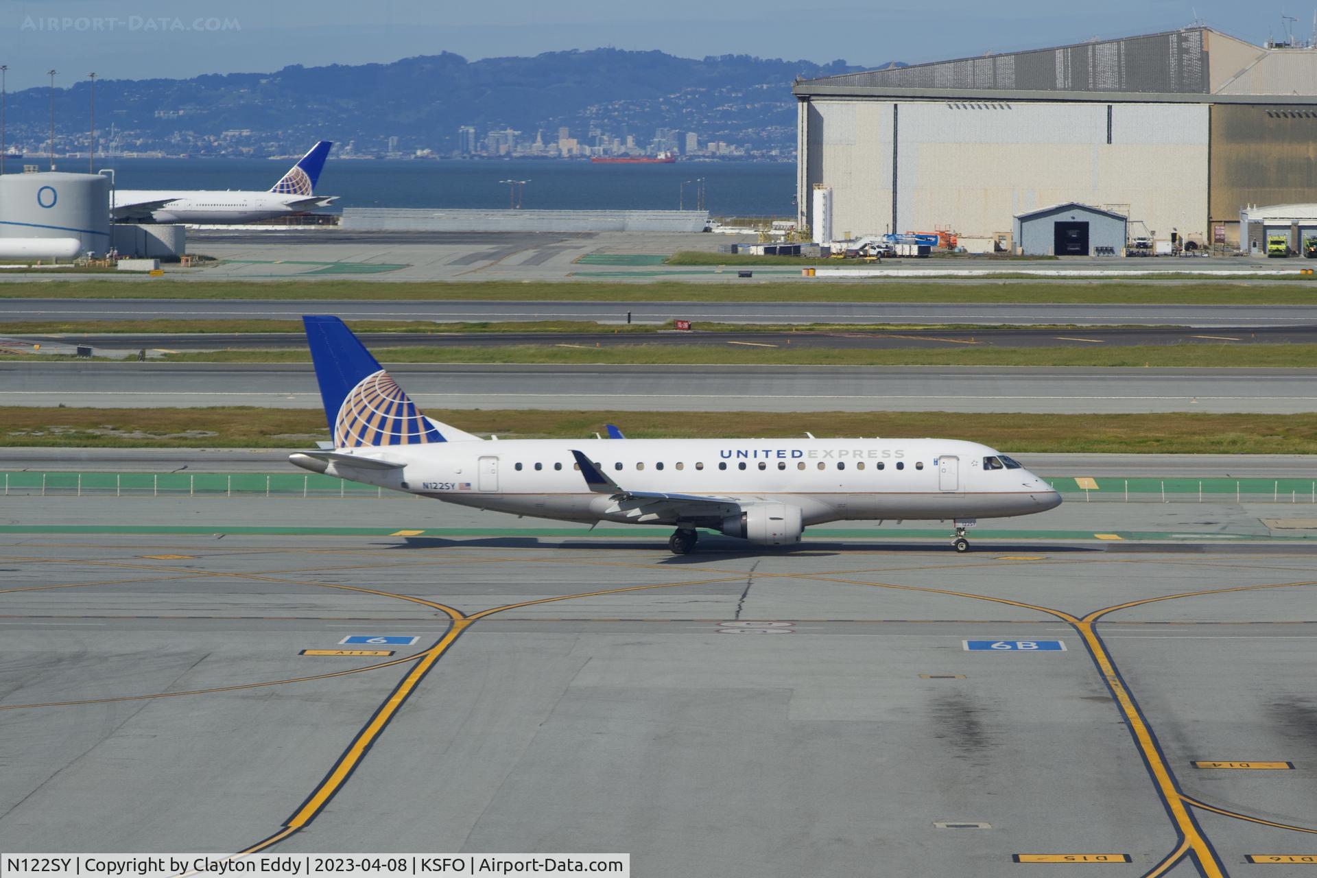 N122SY, 2014 Embraer 175LR (ERJ-170-200LR) C/N 17000431, SFO 2023.