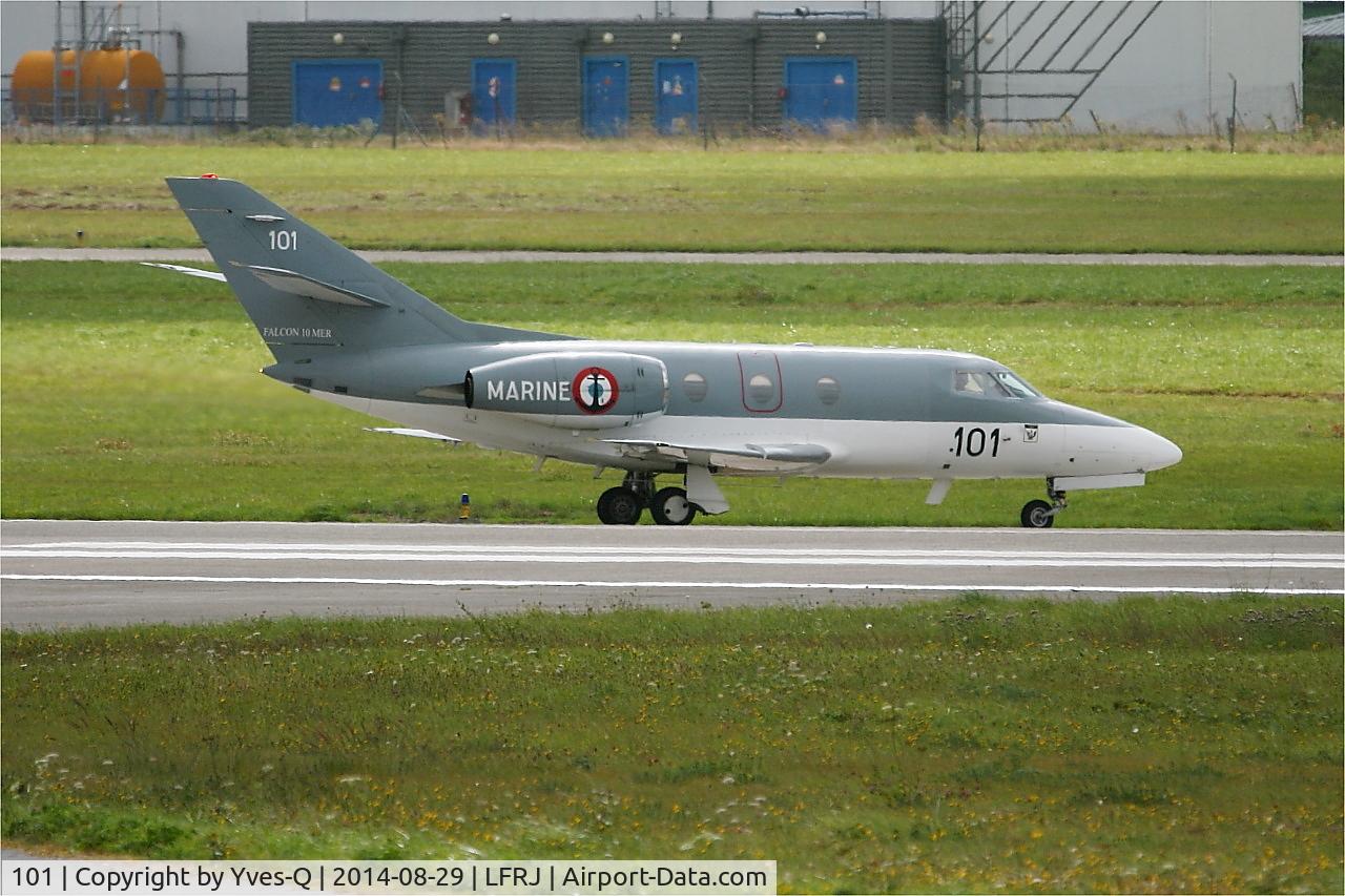 101, 1977 Dassault Falcon 10MER C/N 101, Dassault Falcon 10 MER, Taxiing, Landivisiau Naval Air Base (LFRJ)