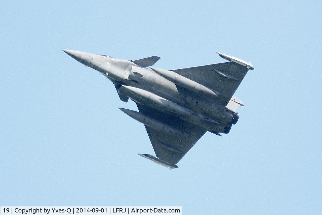 19, Dassault Rafale M C/N 19, Dassault Rafale M, Climbing from rwy 26, Landivisiau naval air base (LFRJ)