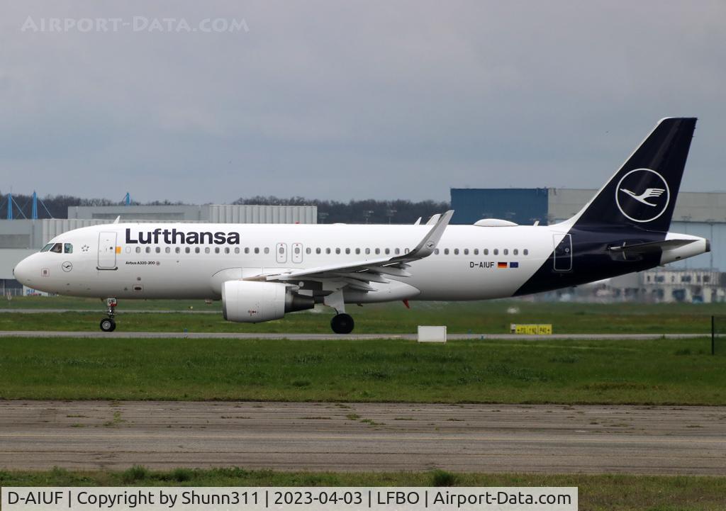 D-AIUF, 2014 Airbus A320-214 C/N 6141, Lining rwy 32L for departure in new c/s