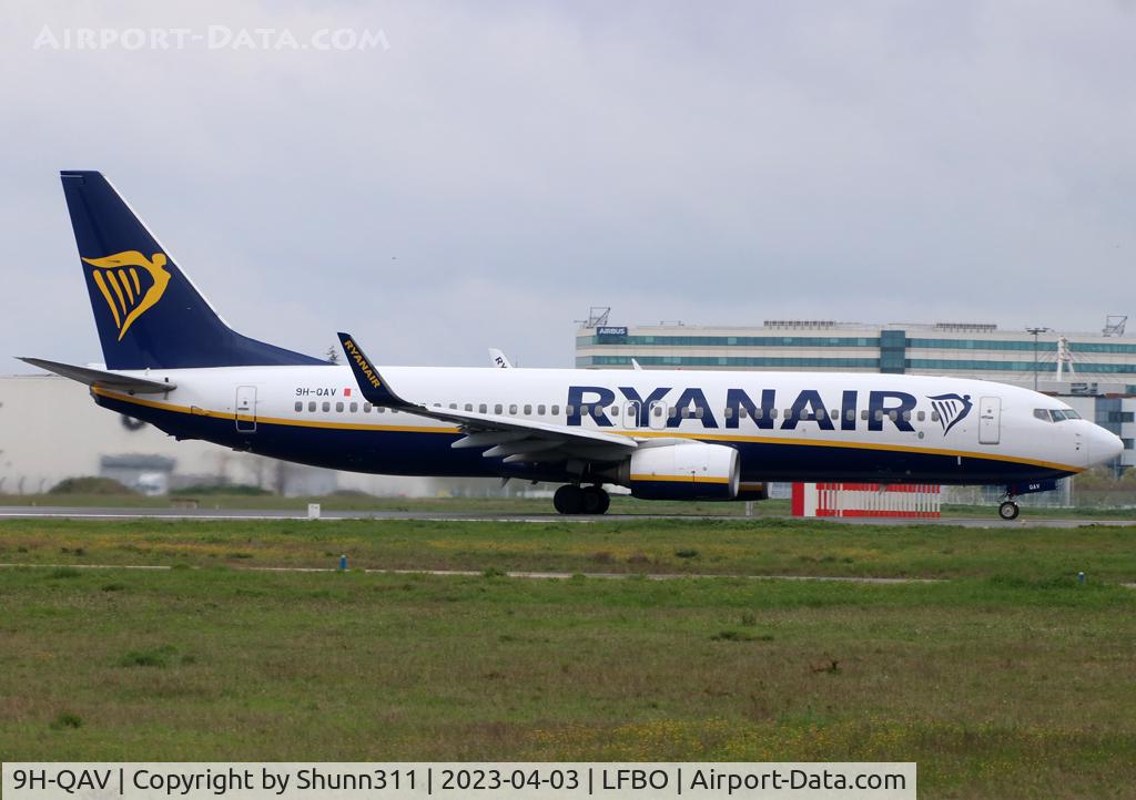9H-QAV, 2015 Boeing 737-8AS C/N 44696, Ready for departure rwy 32R