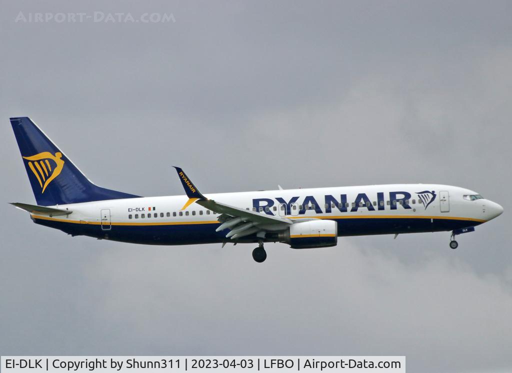 EI-DLK, 2006 Boeing 737-8AS C/N 33592, Landing rwy 32L with scimitar winglets mounted...