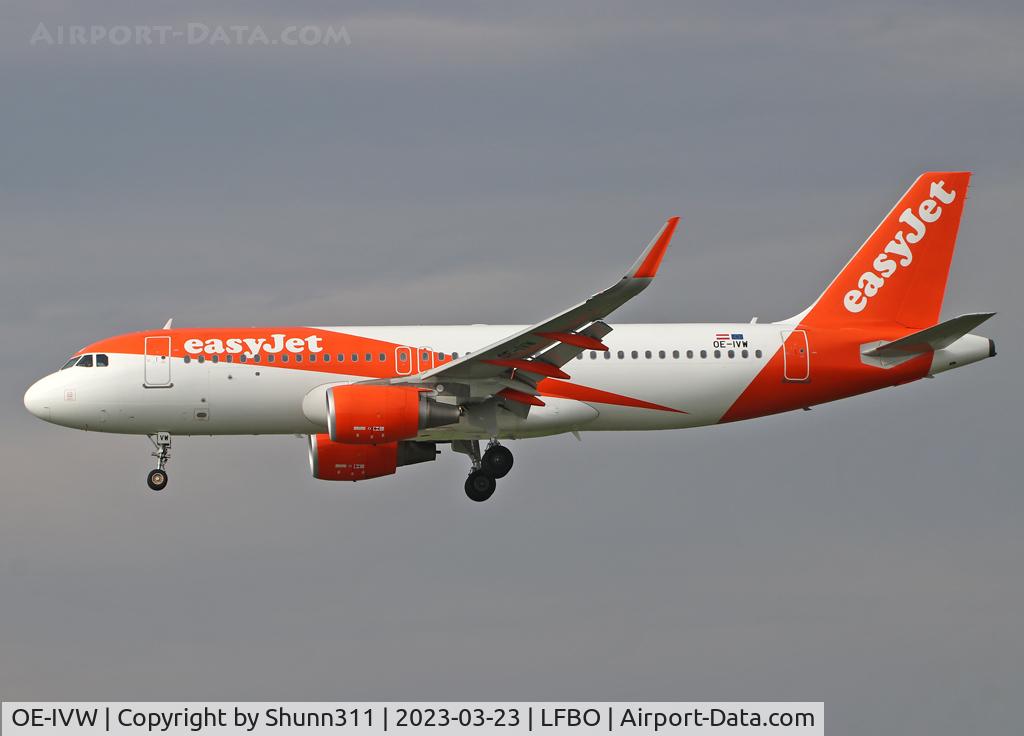 OE-IVW, 2016 Airbus A320-214 C/N 7067, Landing rwy 14L in new c/s
