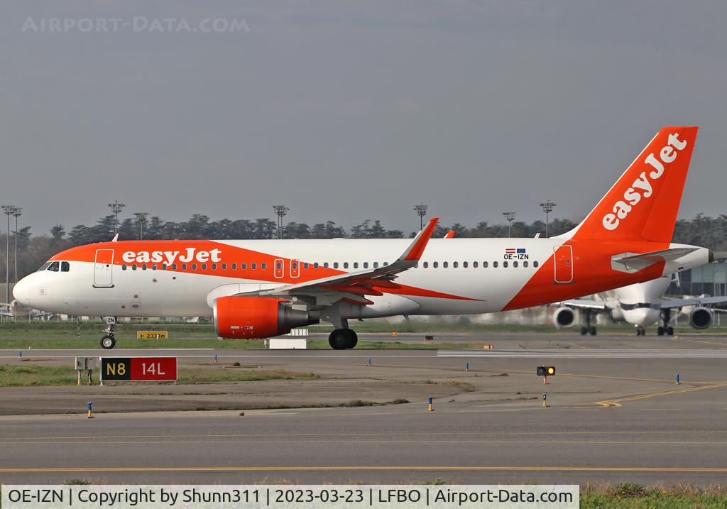 OE-IZN, 2016 Airbus A320-214 C/N 6966, Ready for take off from rwy 14L in new c/s