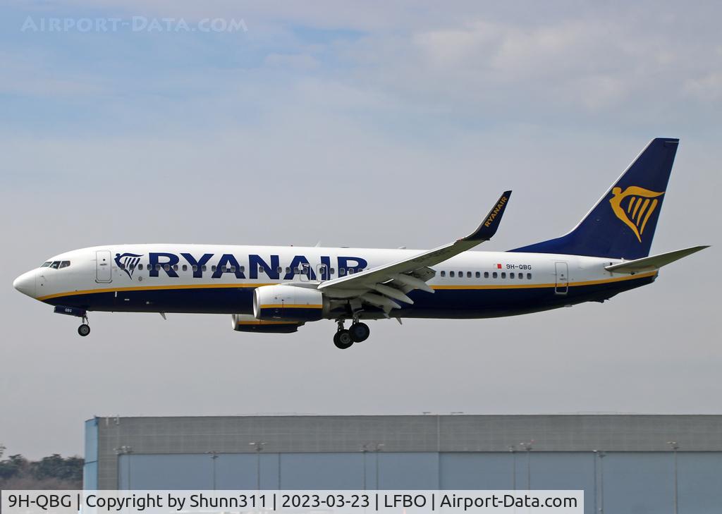 9H-QBG, 2017 Boeing 737-8AS C/N 44804, Landing rwy 14R