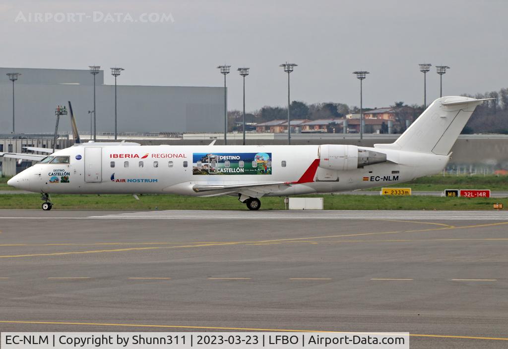 EC-NLM, 2003 Canadair CRJ-200LR (CL-600-2B19) C/N 7866, Lining up rwy 14L with special c/s