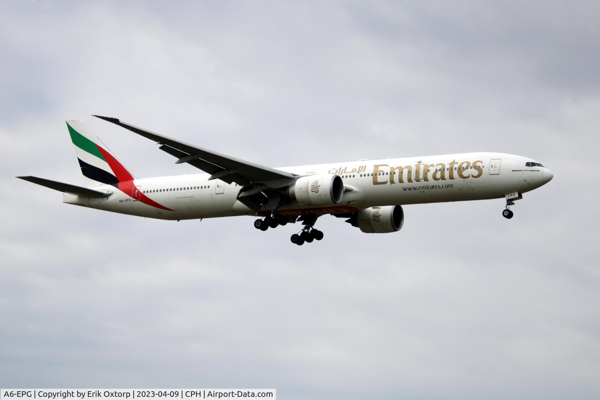 A6-EPG, 2015 Boeing 777-31H/ER C/N 42326, A6-EPG landing rw 04L