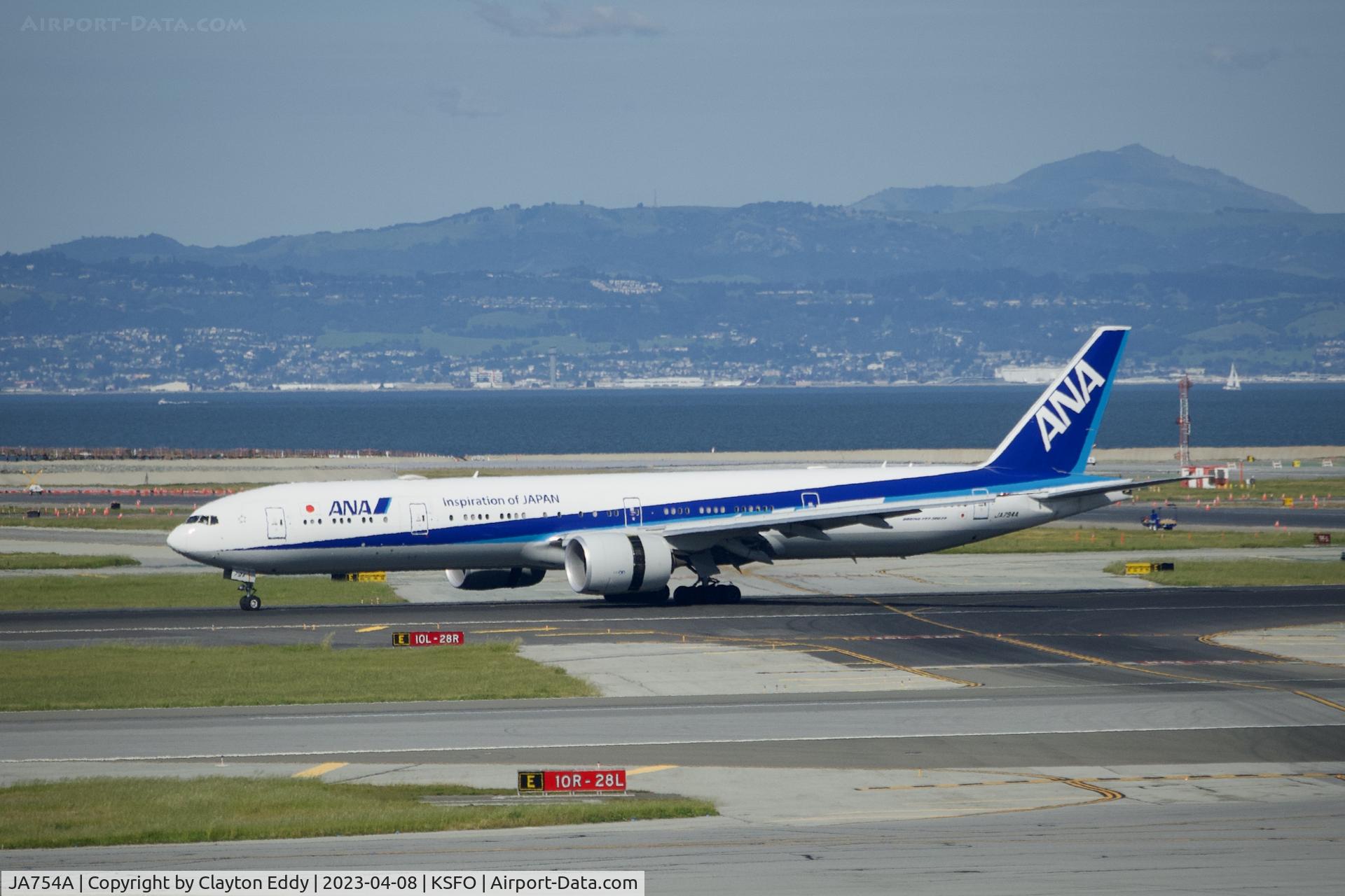 JA754A, 1998 Boeing 777-381 C/N 27939, SFO 2023.