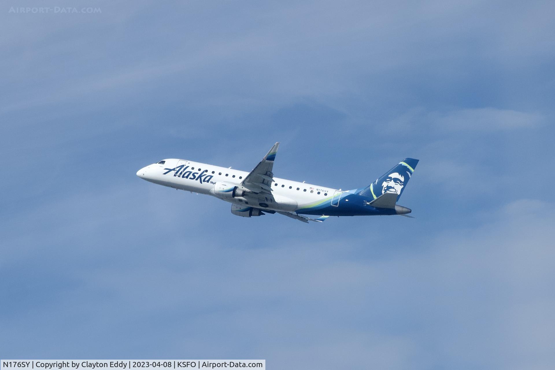 N176SY, 2015 Embraer 175LR (ERJ-170-200LR) C/N 17000533, SFO 2023.